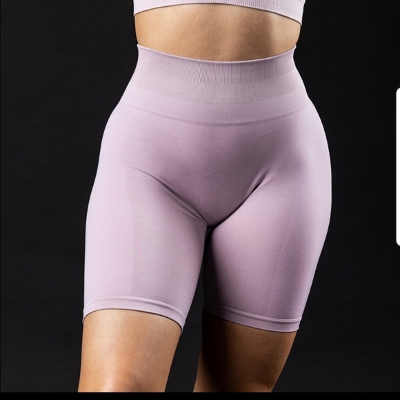 Alphalete Pants - Alphalete amplify shorts